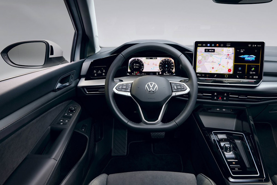 Volkswagen-Golf-2024-1600-09.jpg