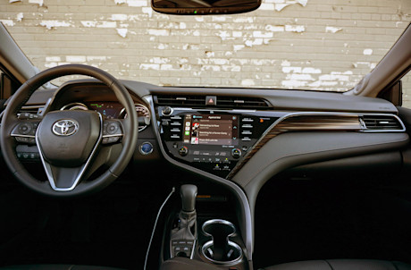 Editorial 2020 toyota camry hybrid xle 17 di