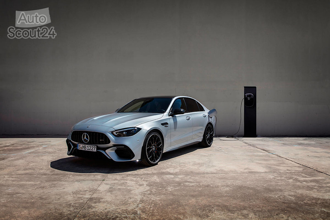Mercedes-AMG C63 S EPerformance 2022 (25).jpg