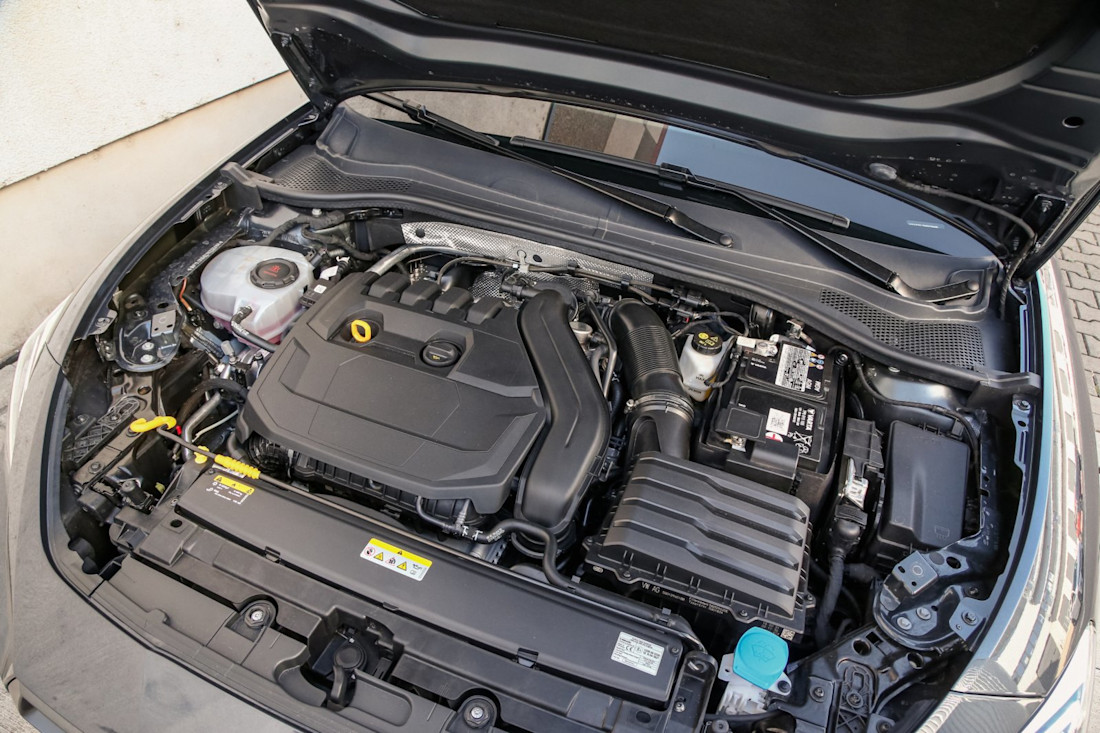honda-civic-ehev-seat-leon-15-tsi-2022-10.jpg