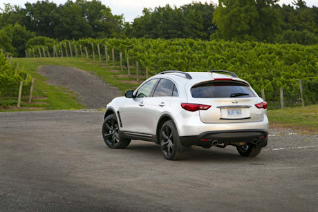 Editorial 2015 infiniti qx70 37 sport jw 05