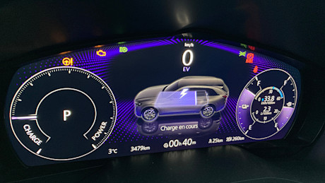 Match comparatif des VUS intermédiaires hybrides rechargeables, Édition 2024: Mazda CX-90 PHEV 2024 vs Mazda CX-70 PHEV 2025 Body Image