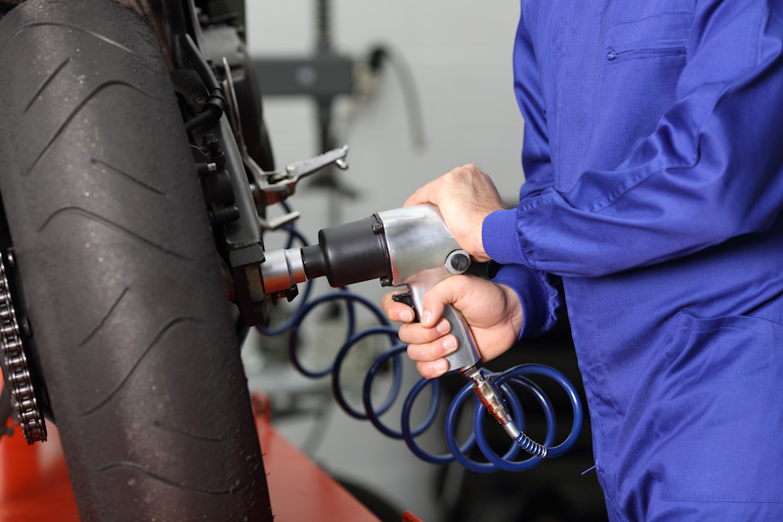 Motorradreifen selbst wechseln – so einfach geht’s