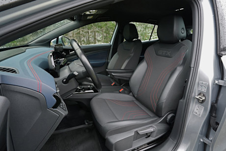 vw-id.4-gtx-4motion-2022_Vordersitze