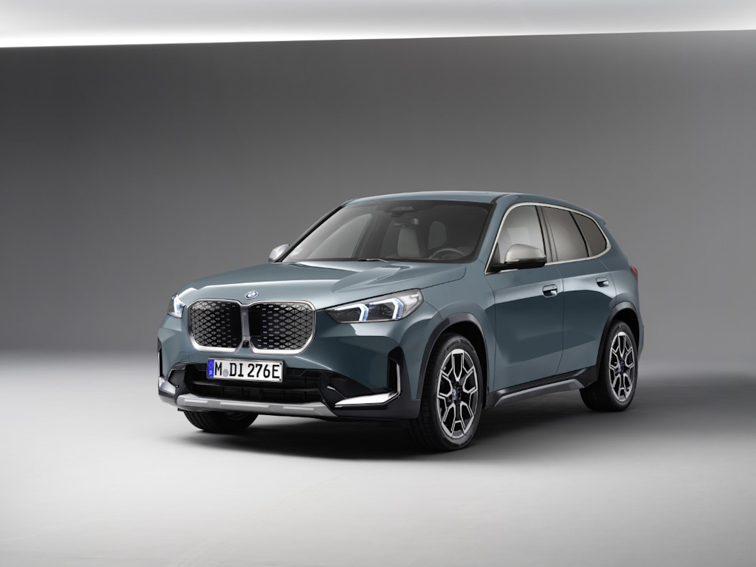 P90520687_highRes_the-all-new-bmw-ix1-