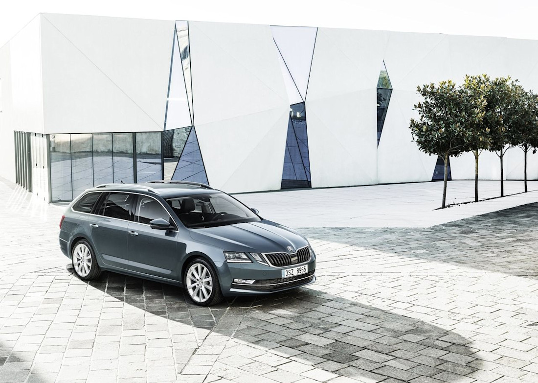 Skoda-Octavia_Combi-2017-1280-04.jpg