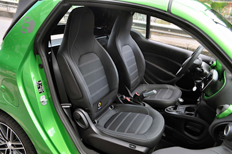 Editorial 2017 smart fortwo electric drive cabrio 12 mb