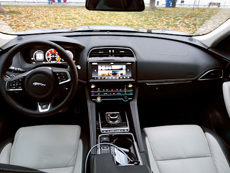 Editorial 2018 jaguar f pace 20d r sport 14 jb