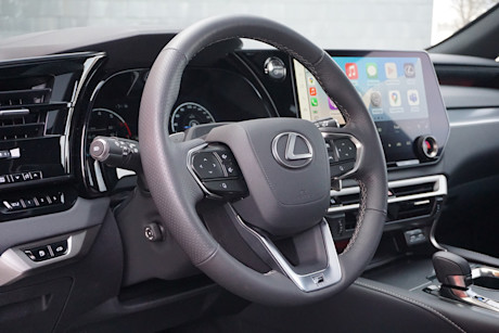 Editorial 2025 lexus rx vs 2005 lexus rx comp di 250304 11