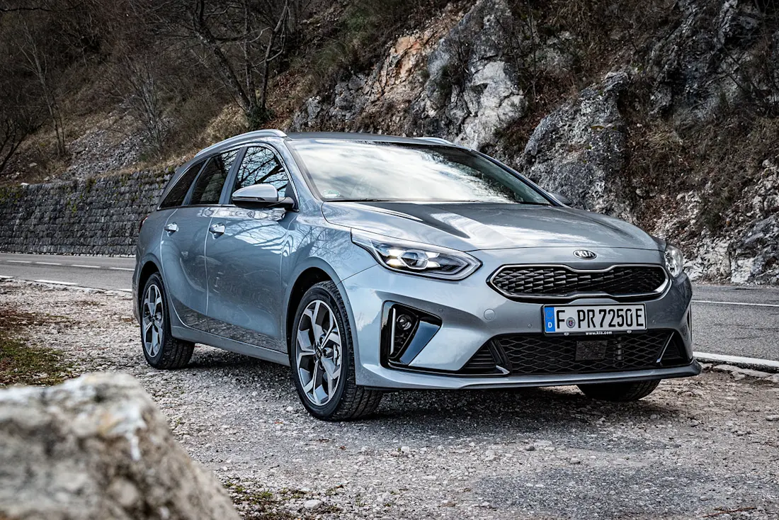 Kia-Ceed-Sportswagon-PHEV-Front-Side Kia-Ceed-Sportswagon-PHEV-Front-Side