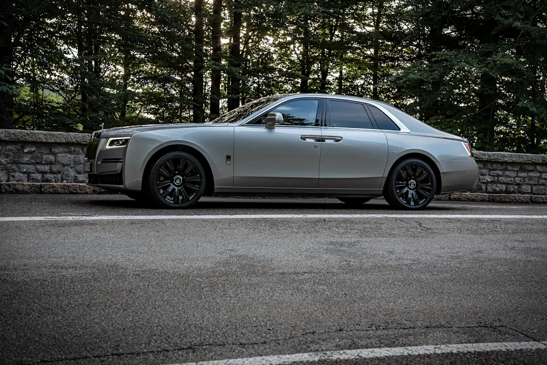 Rolls-Royce-Ghost-Side Rolls-Royce-Ghost-Side