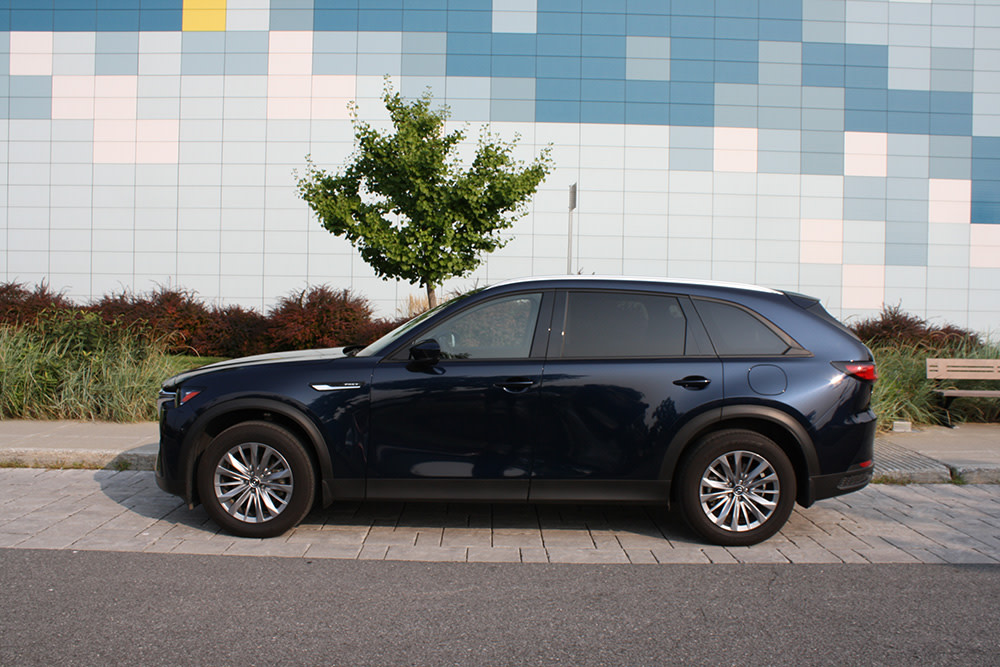 Match comparatif des VUS intermédiaires hybrides rechargeables, Édition 2024: Mazda CX-90 PHEV 2024 vs Mazda CX-70 PHEV 2025 Image