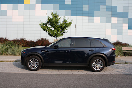 Match comparatif des VUS intermédiaires hybrides rechargeables, Édition 2024: Mazda CX-90 PHEV 2024 vs Mazda CX-70 PHEV 2025 Image