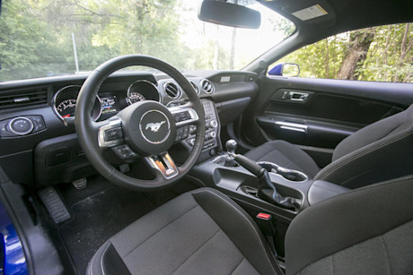 Editorial 2015 ford mustang v6 10 rf