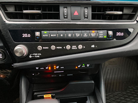 Lexus ES 250 AWD 2022 : essai routier Body Image