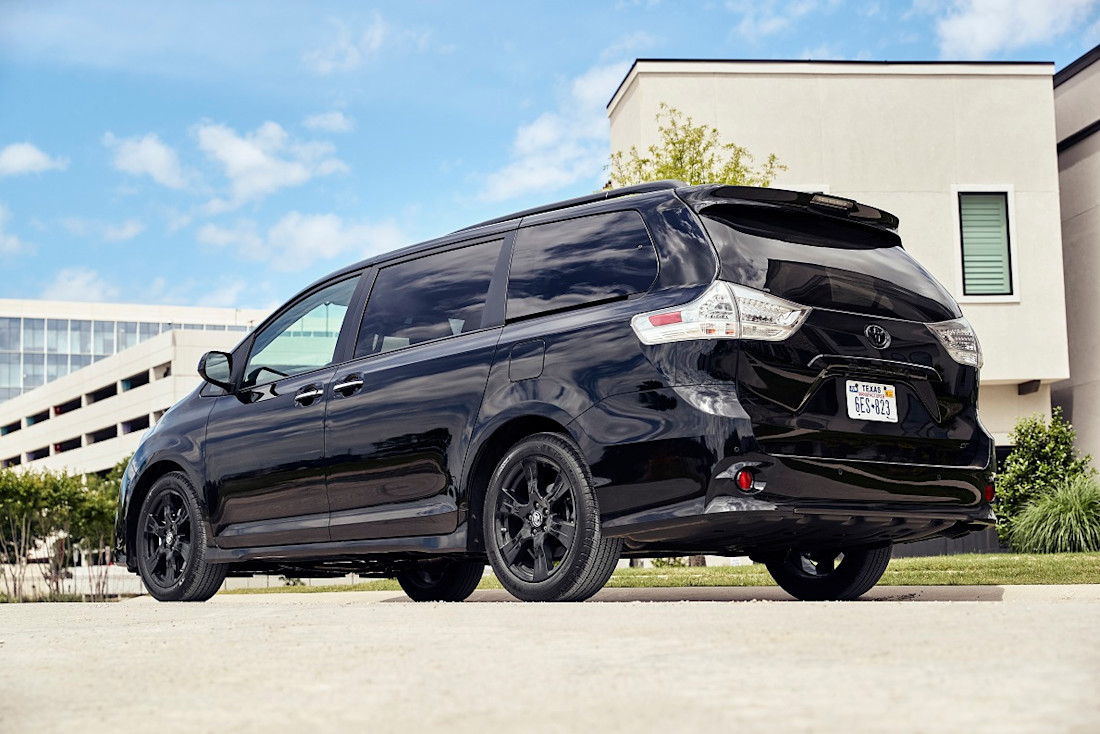 2020_Toyota_Sienna_Nightshade_08