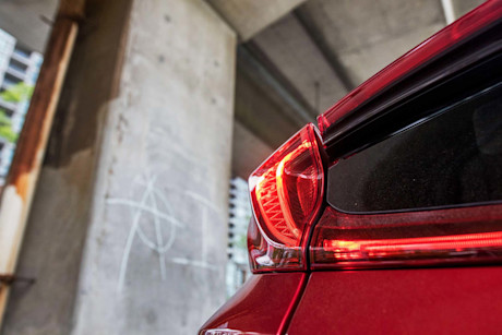Editorial 2018 toyota prius prime technology 09 bm