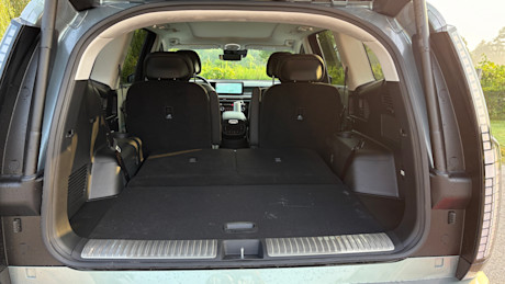 2026 Hyundai Ioniq 9 vs VinFast VF 9 Comparison Test + Video Image