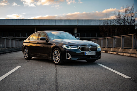 BMW-520i-Limousine-Hero