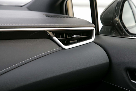 Editorial 2019 toyota corolla hatchback xse 17 jw