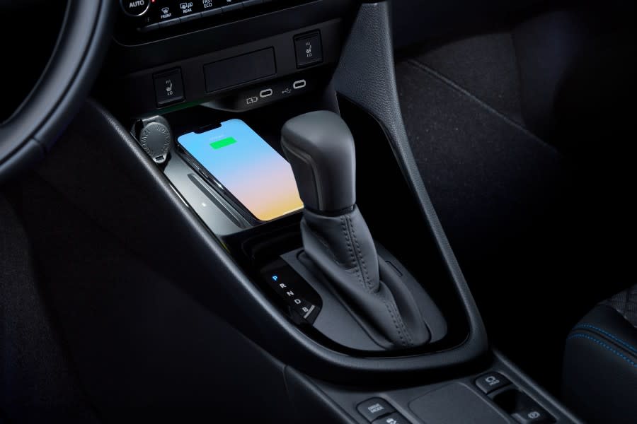 toyotayariselectrichybrid2024-14.jpg