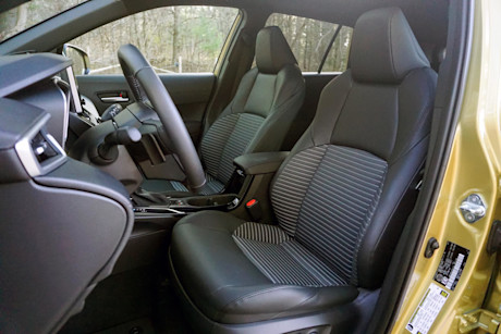Editorial 2024 toyota corolla cross hybrid xse td 231220 11 di