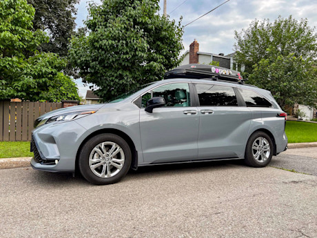 Editorial 2023 toyota sienna xse awd td 230908 05 msp