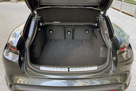 Editorial 2021 porsche taycan turbo s cross turismo 20 ct