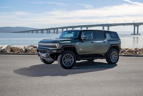 Editorial 2024 gmc hummer ev suv 240312 03 gmc