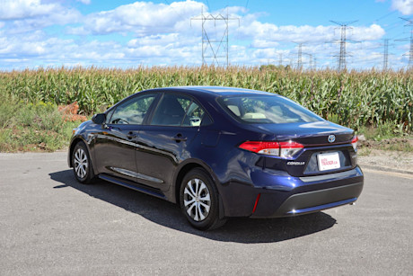 Editorial 2021 toyota corolla hybrid w premium package 04 jm