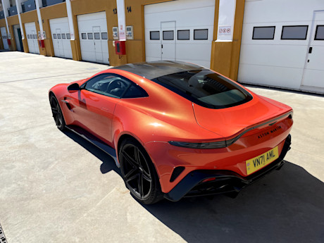 Editorial 2025 aston martin vantage mb 10