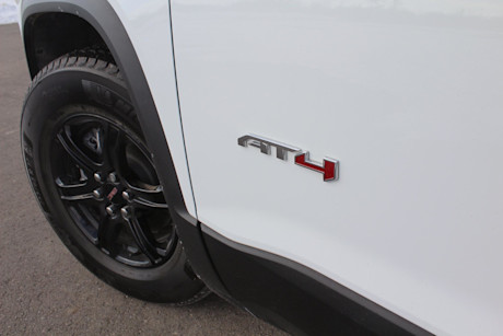 Editorial 2022 gmc acadia at4 08 pb