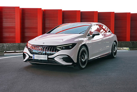 1 titelbild mercedes-amg-eqe-43-4matic-2022-seitlich