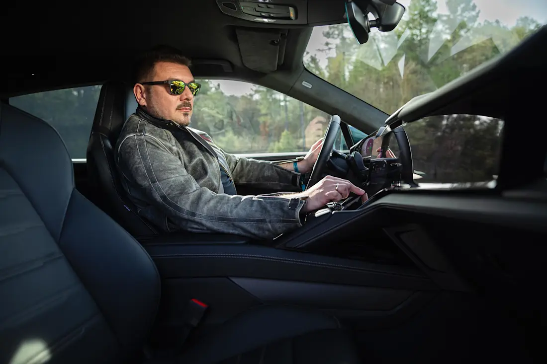 porsche-cayenne-electric-turbo-2026-tv-innenraum