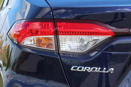Editorial 2021 toyota corolla hybrid w premium package 10 jm