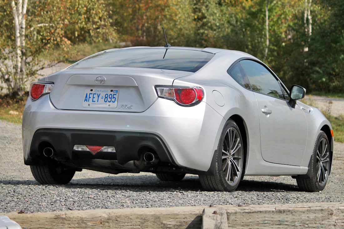 Editorial 2013 scion fr s 02 jp