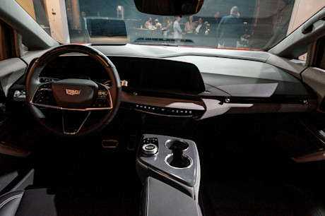 Editorial 2025 cadillac optiq preview jv 241003 11
