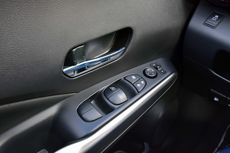 Editorial 2019 nissan kicks sr 32 jp