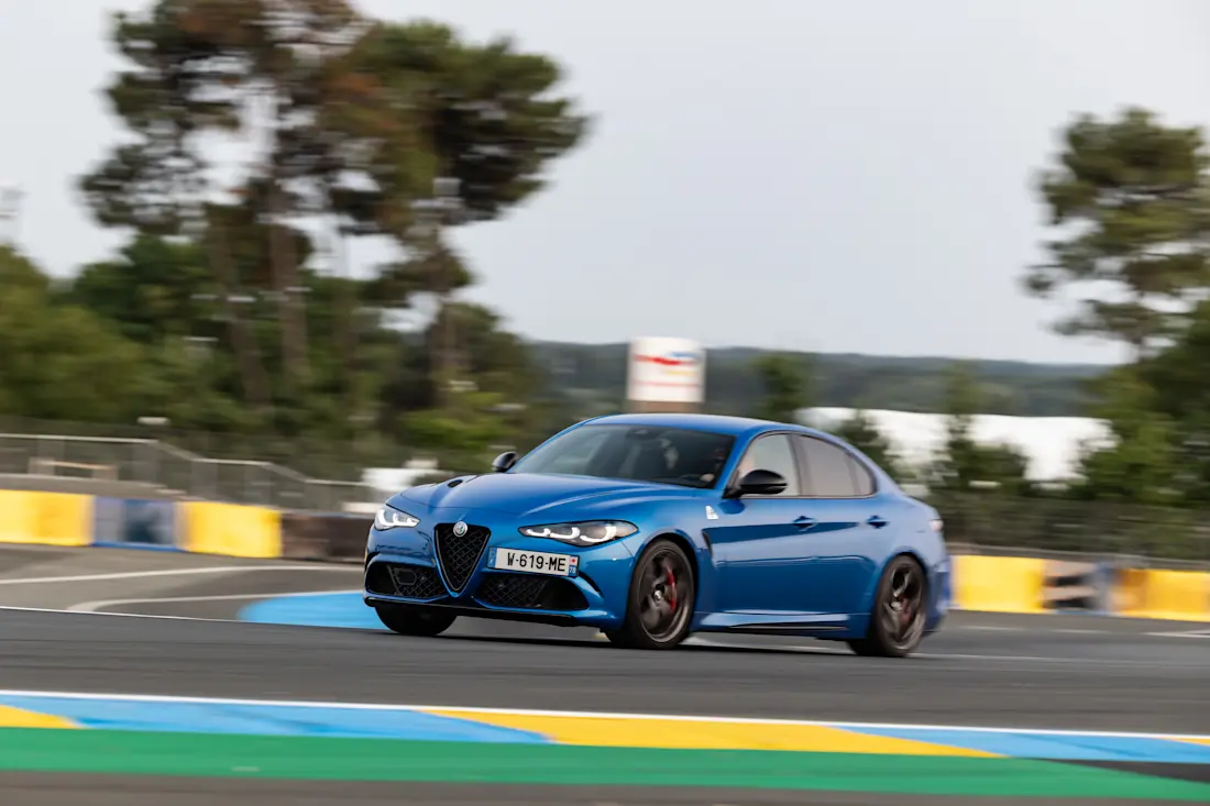 Alfa Romeo Giulia Quadrifoglio 2