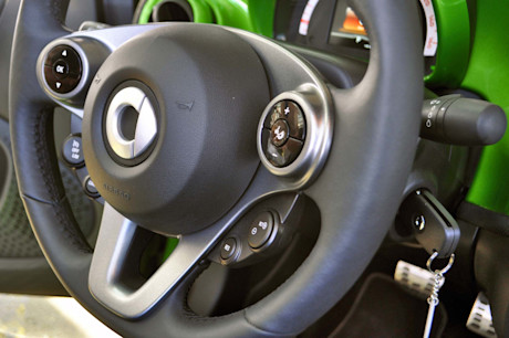 Editorial 2017 smart fortwo electric drive cabrio 15 mb