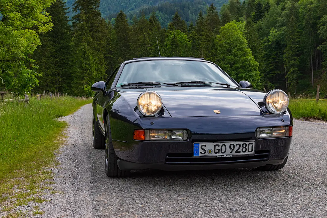 Porsche-928-GTS-Front