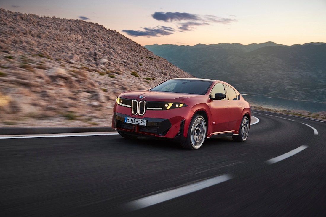 BMW iX4 M60-1