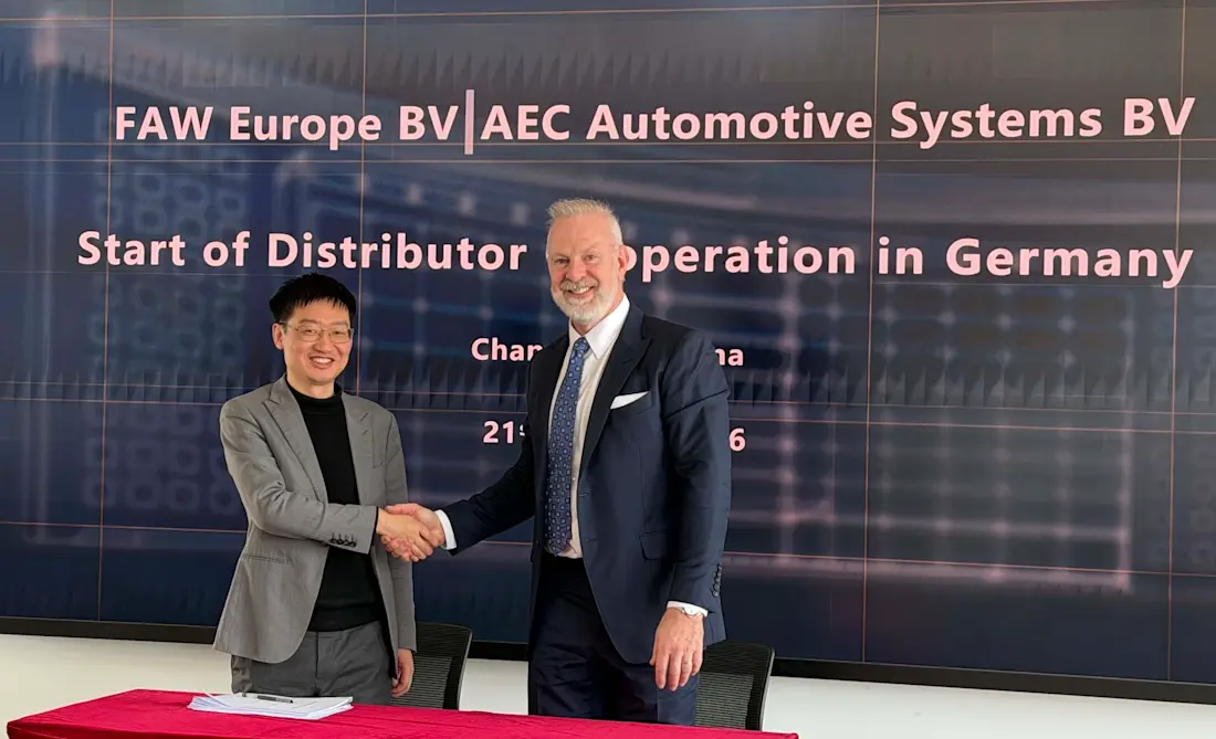 Andrew Pilsworth AEC CEO FAW Europe General Manager Hongqi contract handshake