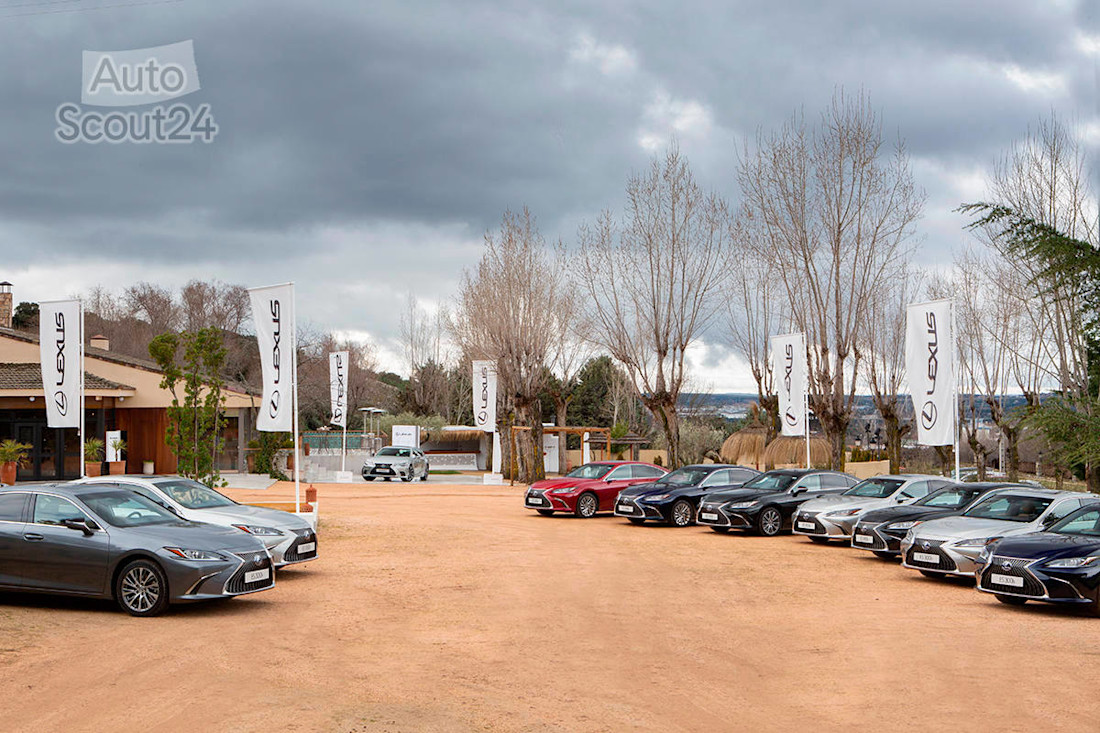 Lexus ES 300h 2021 retrovisores digitales A24 (4).jpg