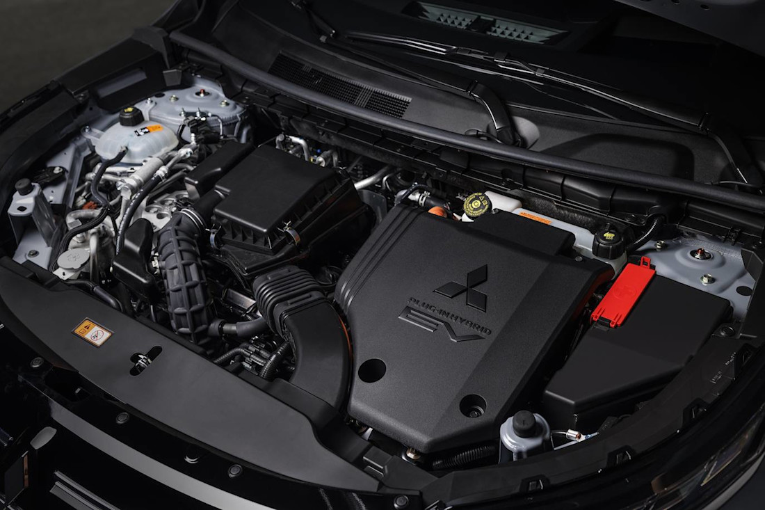 NewOutlanderPHEV(25).jpg