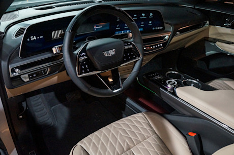 Editorial 2025 cadillac lyriq preview jv 241003 9