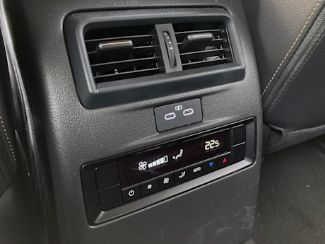 Jeep Grand Cherokee 4xe vs Mazda CX-90 PHEV 2024 : match comparatif Image