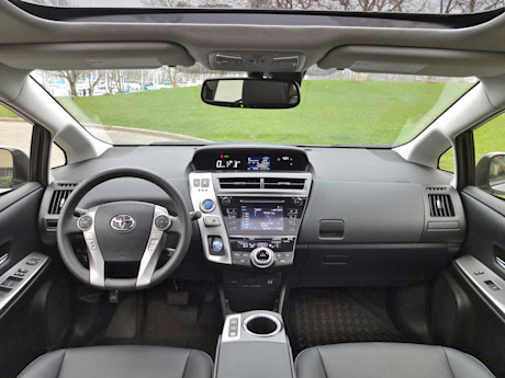 Editorial 2015 toyota prius v sh 27