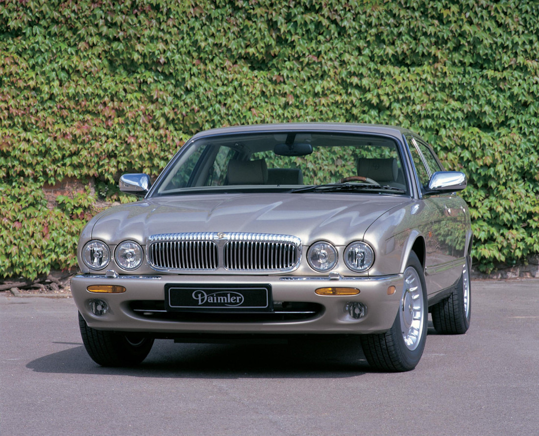 daimler_v8_front