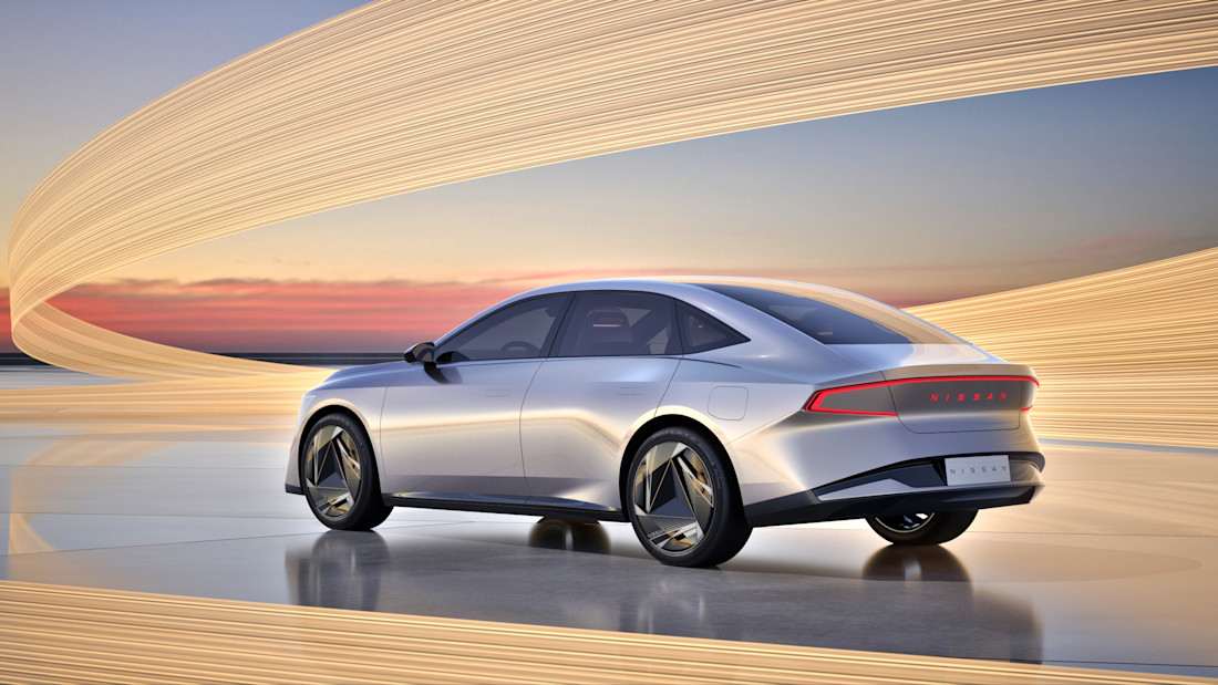 met-deze-twee-strakke-sedans-gaat-nissan-de-suv-gekte-te-lijf-2024-05.jpg